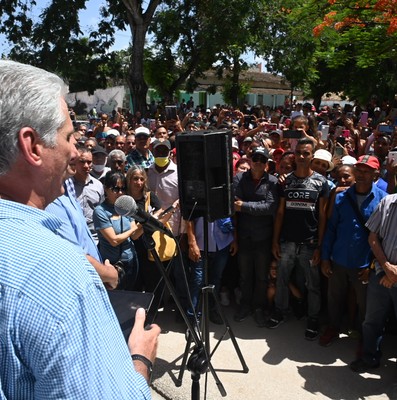 Recorrido Presidente por zonas afectadas en Camagüey y Granma