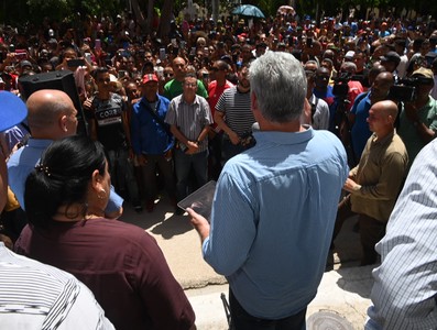 Recorrido Presidente por zonas afectadas en Camagüey y Granma