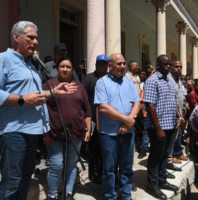 Recorrido Presidente por zonas afectadas en Camagüey y Granma