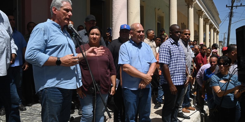 Recorrido Presidente por zonas afectadas en Camagüey y Granma