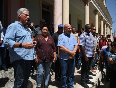 Recorrido Presidente por zonas afectadas en Camagüey y Granma