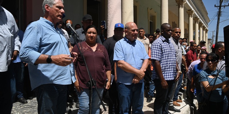 Recorrido Presidente por zonas afectadas en Camagüey y Granma