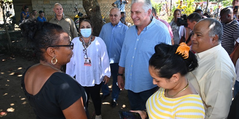 Recorrido Presidente por zonas afectadas en Camagüey y Granma