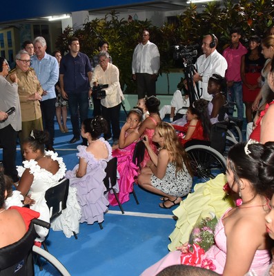 Asisten Raúl y Díaz-Canel a fiesta de quince en la escuela especial “Solidaridad con Panamá”