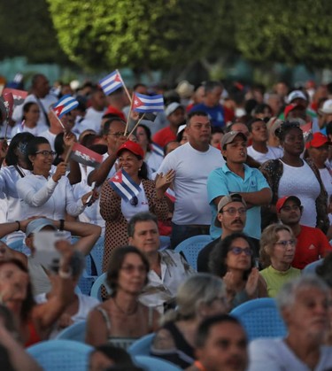 La Revolución cubana sigue de pie, combatiendo, con la frente en alto y la dignidad intacta 1