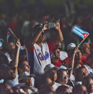La Revolución cubana sigue de pie, combatiendo, con la frente en alto y la dignidad intacta