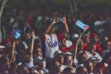 La Revolución cubana sigue de pie, combatiendo, con la frente en alto y la dignidad intacta 2