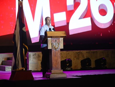 La Revolución cubana sigue de pie, combatiendo, con la frente en alto y la dignidad intacta