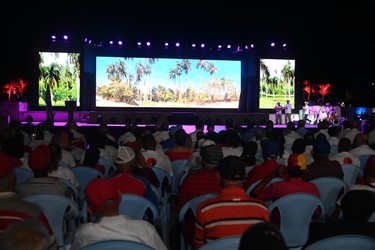 La Revolución cubana sigue de pie, combatiendo, con la frente en alto y la dignidad intacta 4