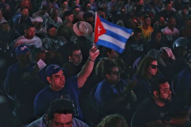La Revolución cubana sigue de pie, combatiendo, con la frente en alto y la dignidad intacta 7