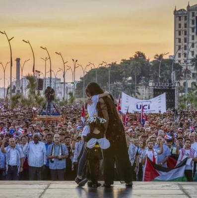 Abrazos de cien mil habaneros para Palestina