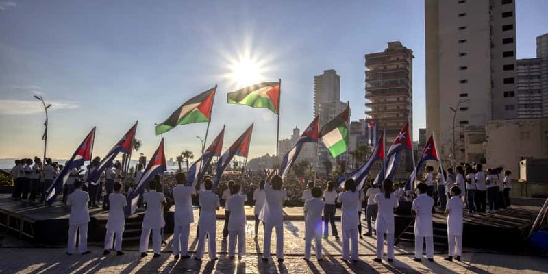 Abrazos de cien mil habaneros para Palestina