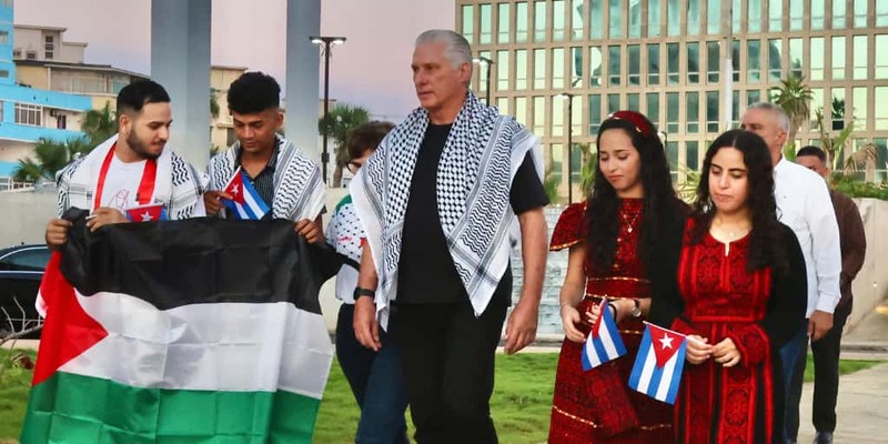 Abrazos de cien mil habaneros para Palestina