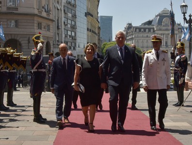 Toma de Posesión en Argentina y saludo oficial