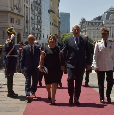 Toma de Posesión en Argentina y saludo oficial