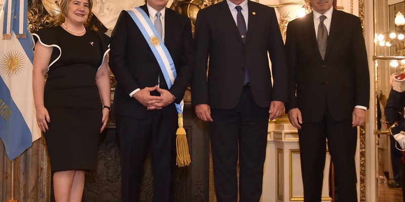 Toma de Posesión en Argentina y saludo oficial