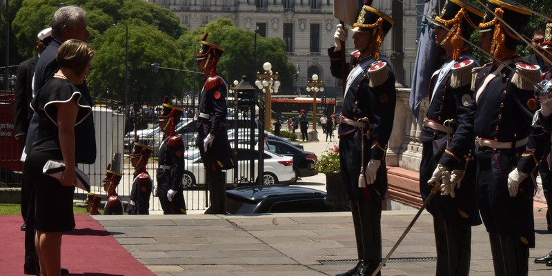 Toma de Posesión en Argentina y saludo oficial