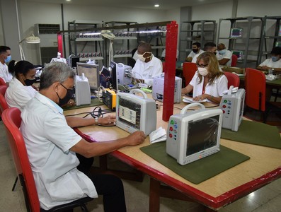 Visita del Presidente Miguel Díaz-Canel a COMBIOMED. 30 de marzo 2021     Fotos: Estudios Revolución