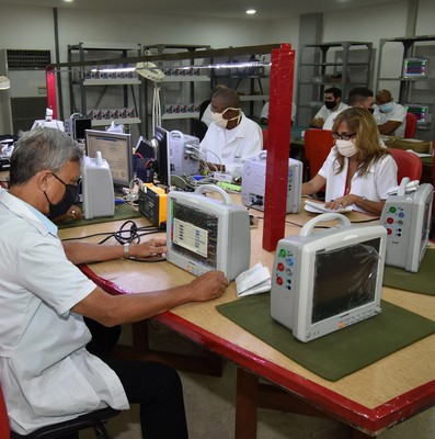 Visita del Presidente Miguel Díaz-Canel a COMBIOMED. 30 de marzo 2021     Fotos: Estudios Revolución