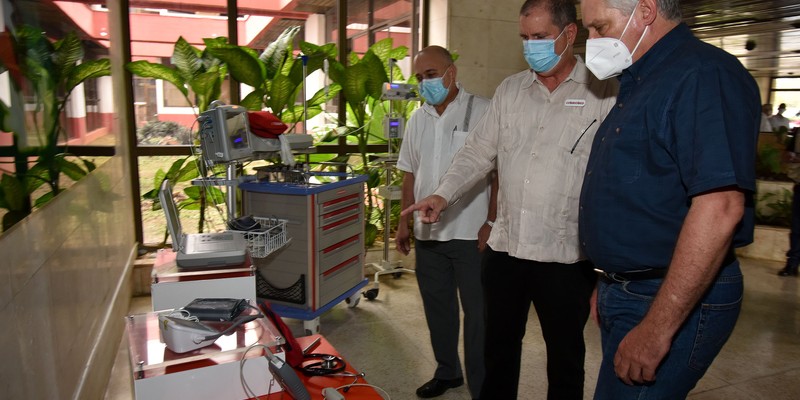 Visita del Presidente Miguel Díaz-Canel a COMBIOMED. 30 de marzo 2021     Fotos: Estudios Revolución