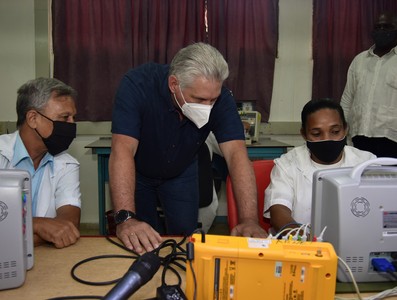 Visita del Presidente Miguel Díaz-Canel a COMBIOMED. 30 de marzo 2021     Fotos: Estudios Revolución
