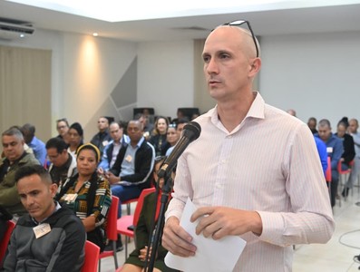 Quitar lastres al pensamiento, y desatar todas las fuerzas de crear