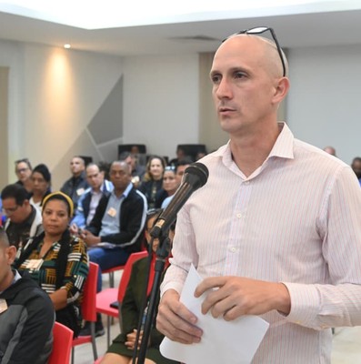 Quitar lastres al pensamiento, y desatar todas las fuerzas de crear