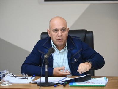 Quitar lastres al pensamiento, y desatar todas las fuerzas de crear