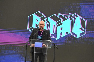 El Coloquio Patria «nos arma para el Girón comunicacional del siglo XXI» 5