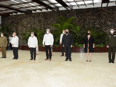 Entregan título honorífico de Héroe del Trabajo de la República de Cuba y otras altas condecoraciones