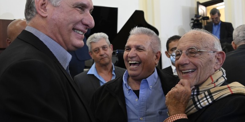 Encuentro con emigrados cubanos en NY