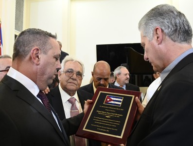 Encuentro con emigrados cubanos en NY