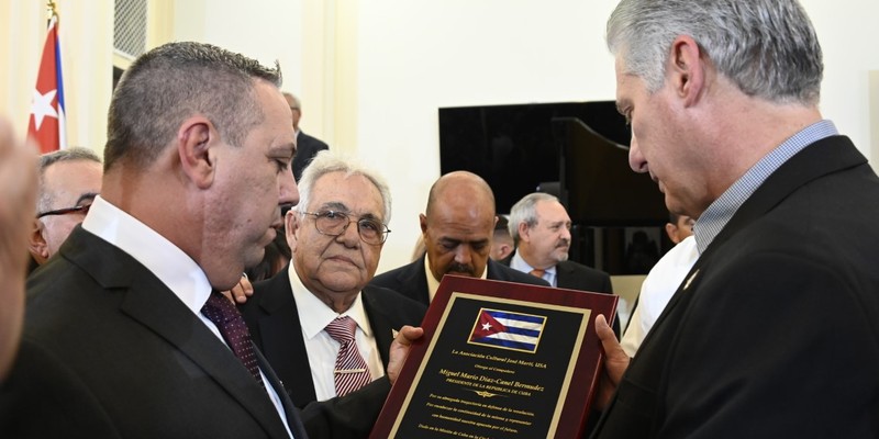 Encuentro con emigrados cubanos en NY