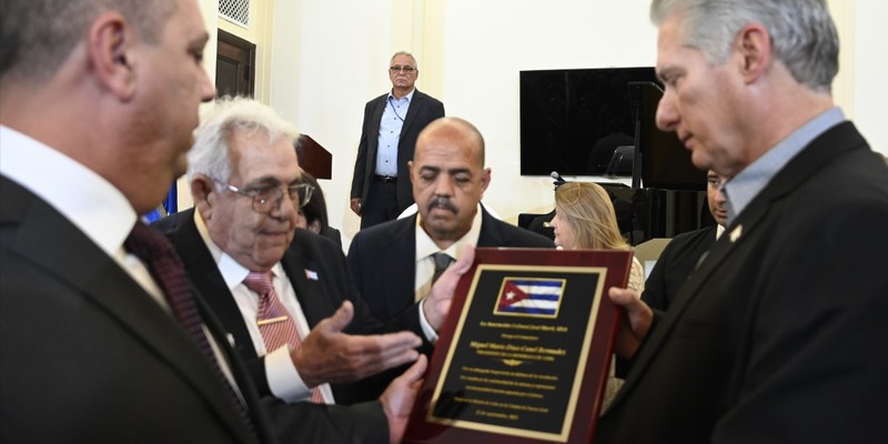 Encuentro con emigrados cubanos en NY