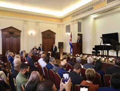 Encuentro con emigrados cubanos en NY