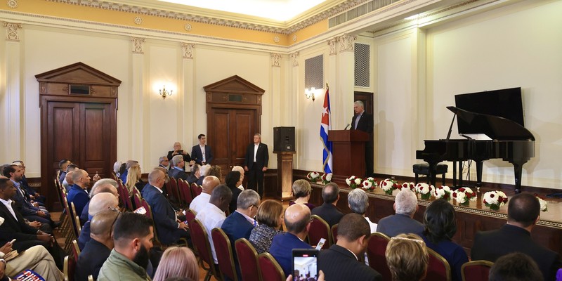 Encuentro con emigrados cubanos en NY