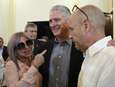 Encuentro con emigrados cubanos en NY