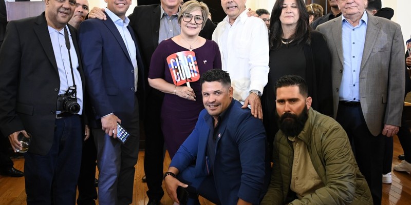 Encuentro con emigrados cubanos en NY