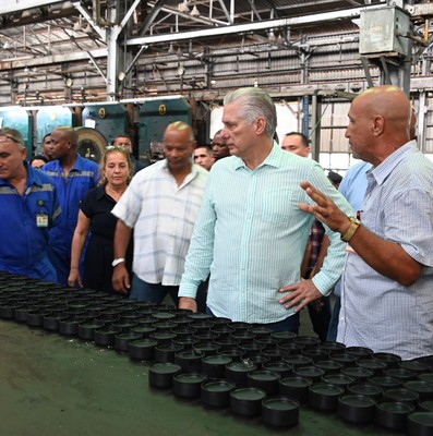Visita del Presidente a entidades productivas en los municipios de Cotorro y Habana del Este