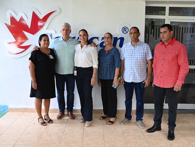 Visita del Presidente a entidades productivas en los municipios de Cotorro y Habana del Este
