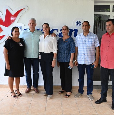 Visita del Presidente a entidades productivas en los municipios de Cotorro y Habana del Este