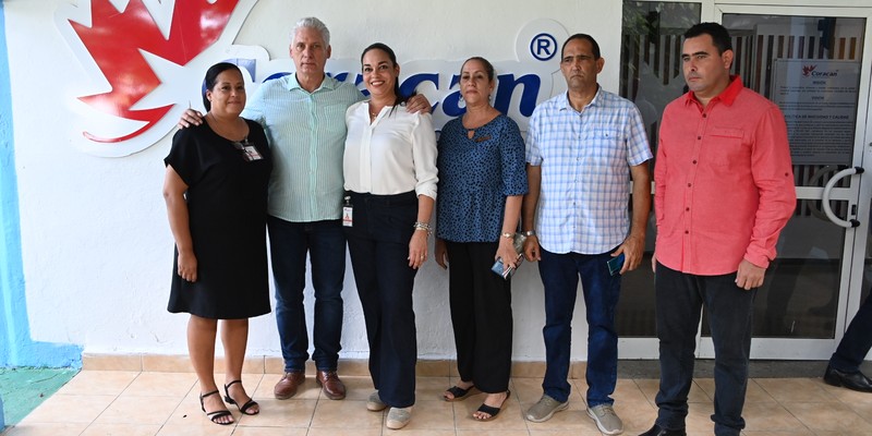 Visita del Presidente a entidades productivas en los municipios de Cotorro y Habana del Este