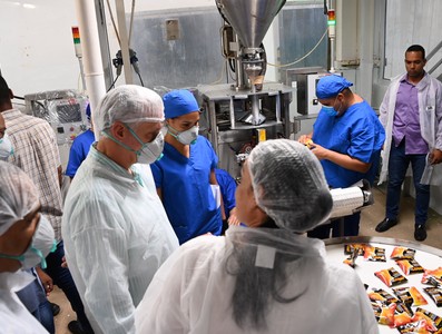 Visita del Presidente a entidades productivas en los municipios de Cotorro y Habana del Este