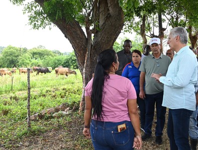 Visita del Presidente a entidades productivas en los municipios de Cotorro y Habana del Este