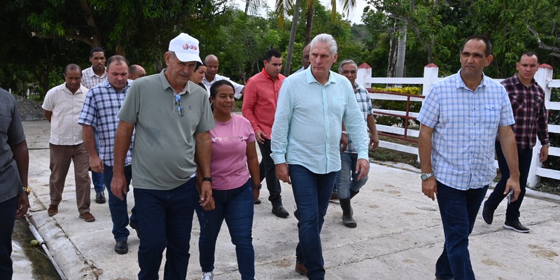 Visita del Presidente a entidades productivas en los municipios de Cotorro y Habana del Este