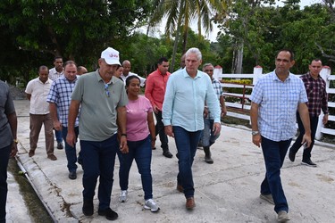Visita del Presidente a entidades productivas en los municipios de Cotorro y Habana del Este 6
