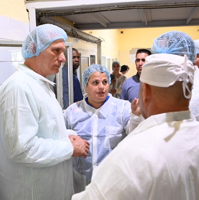 Visita del Presidente a entidades productivas en los municipios de Cotorro y Habana del Este