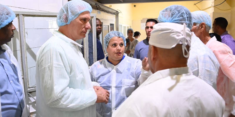 Visita del Presidente a entidades productivas en los municipios de Cotorro y Habana del Este