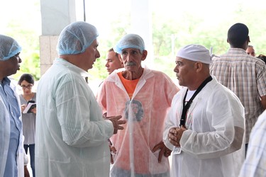 Visita del Presidente a entidades productivas en los municipios de Cotorro y Habana del Este 8