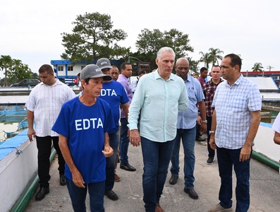 Visita del Presidente a entidades productivas en los municipios de Cotorro y Habana del Este